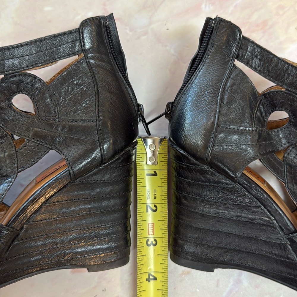 Miz Mooz 6 EUC Black Leather Tamara 3.5" Wedge Heel Sandal Back Zip zipper - Picture 7 of 16